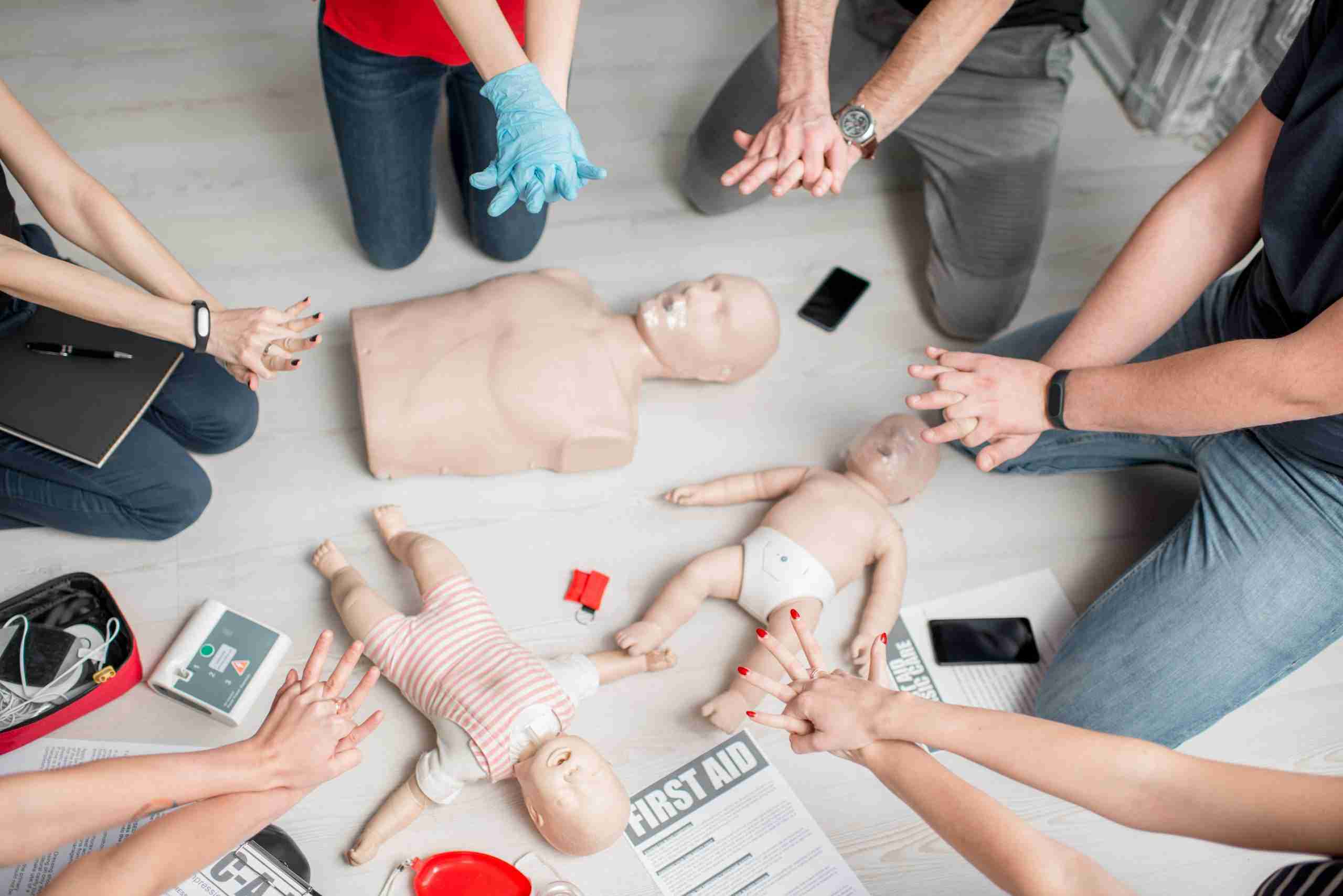 Group,Of,People,Learning,How,To,Make,First,Aid,Heart