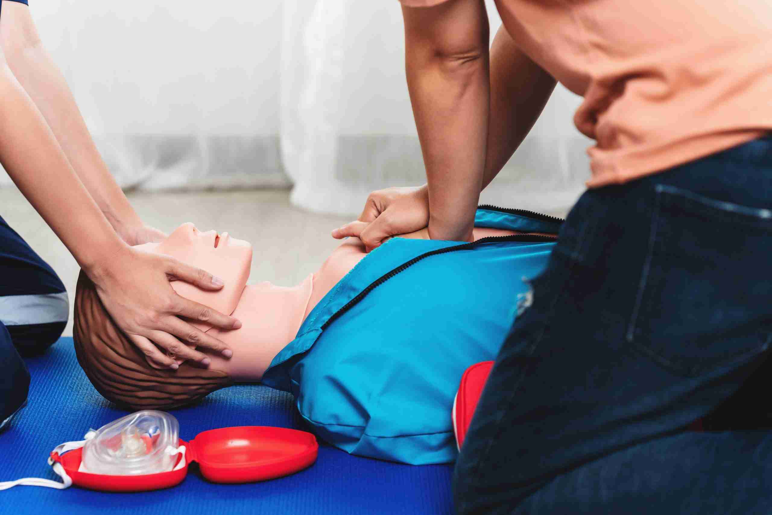 Cpr,Training,,emergency,And,First,Aid,Class,On,Cpr,Doll,