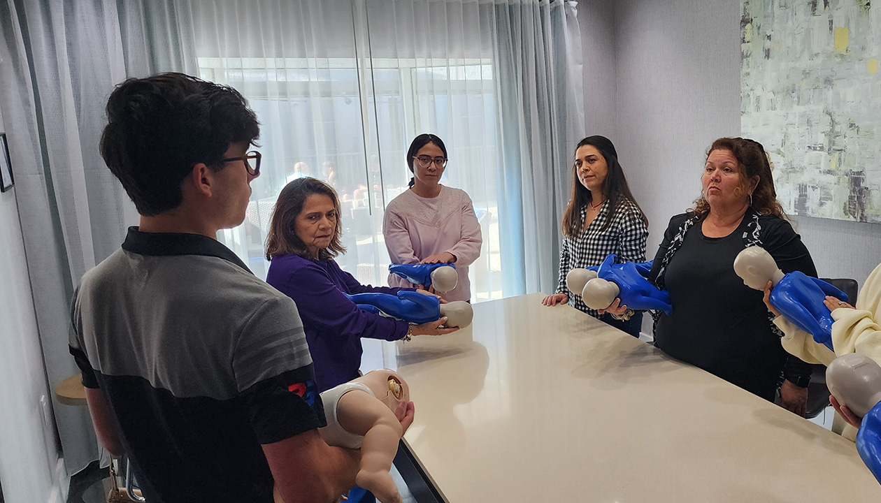 Infant CPR vs Adult CPR: Key Differences Parents Should Know